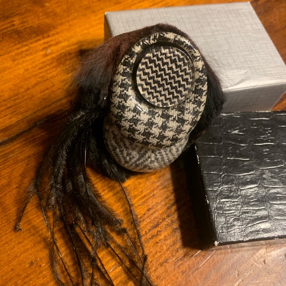 vintage brooch with feather - Picture 2 of 7